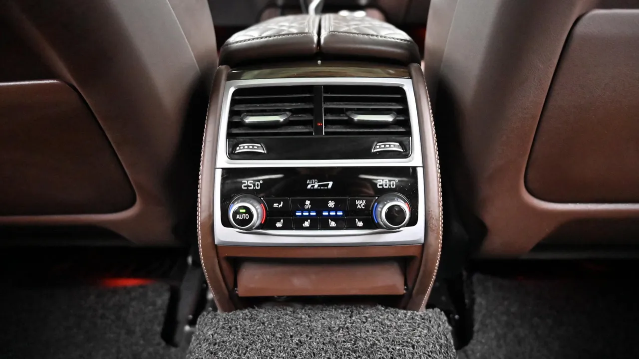 BMW 7er — miniaturë 16