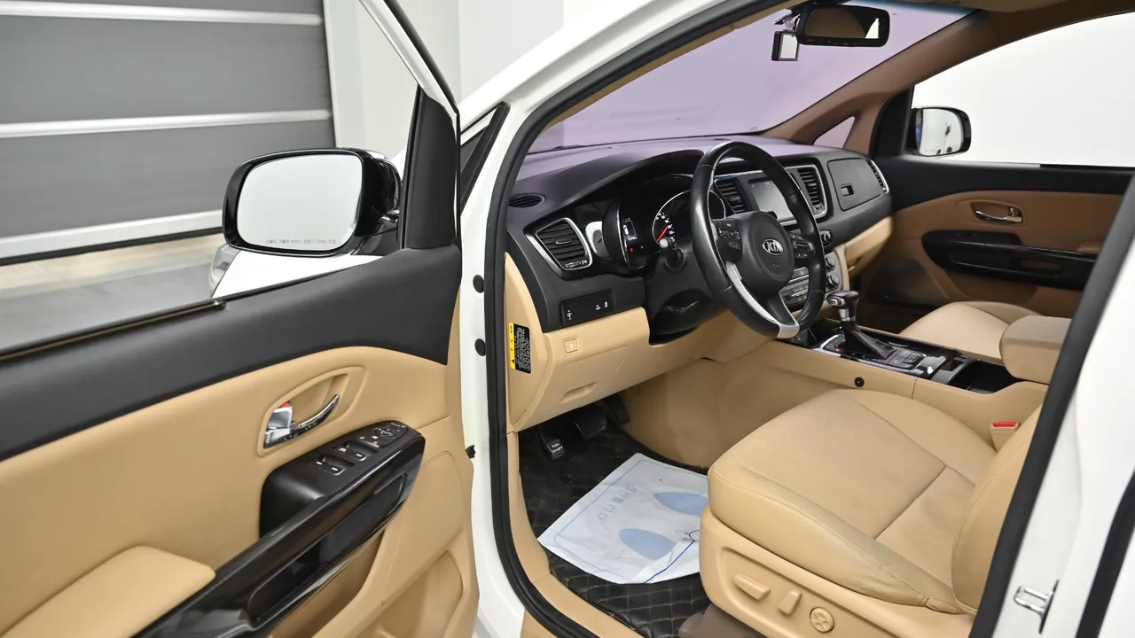 Kia Carnival — miniaturë 29