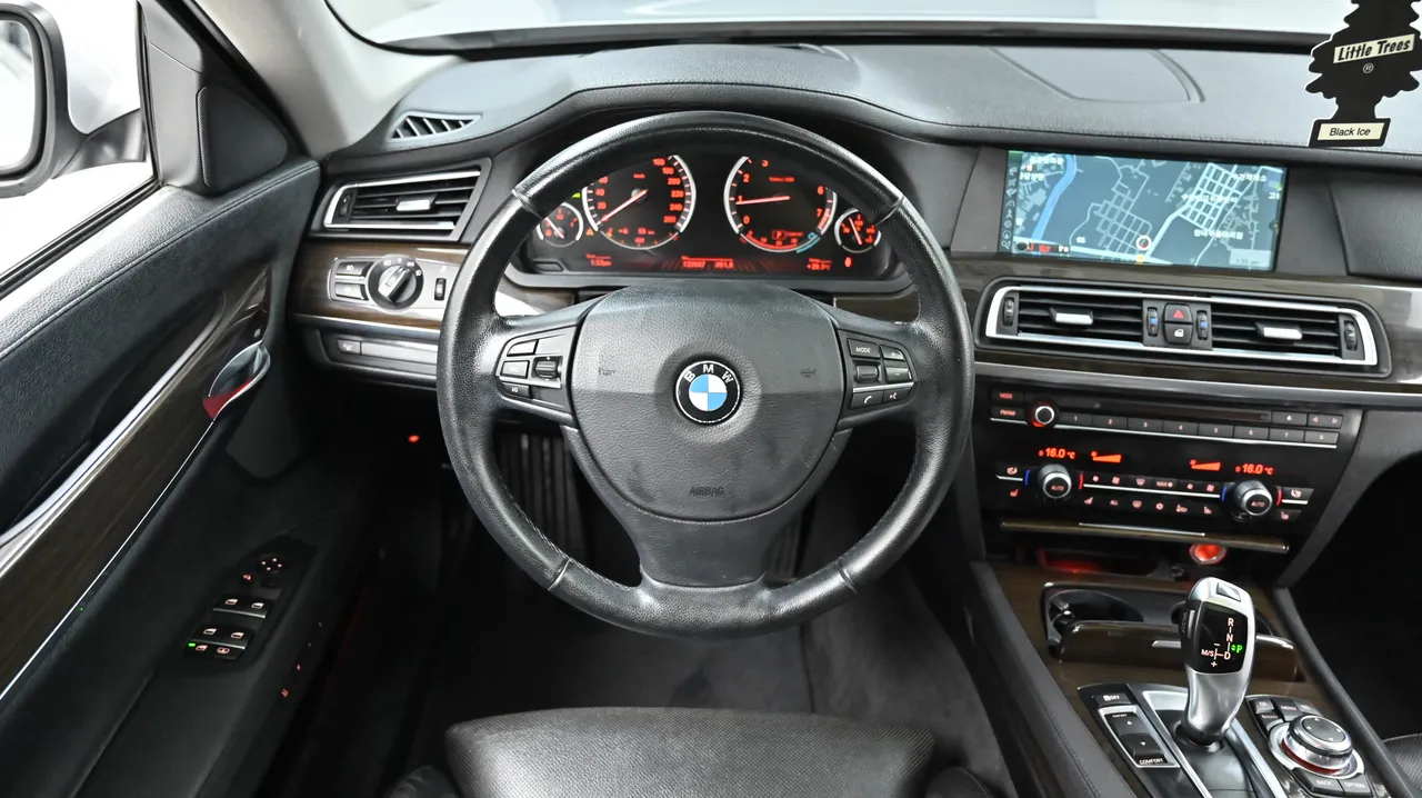 BMW 7er — miniaturë 13