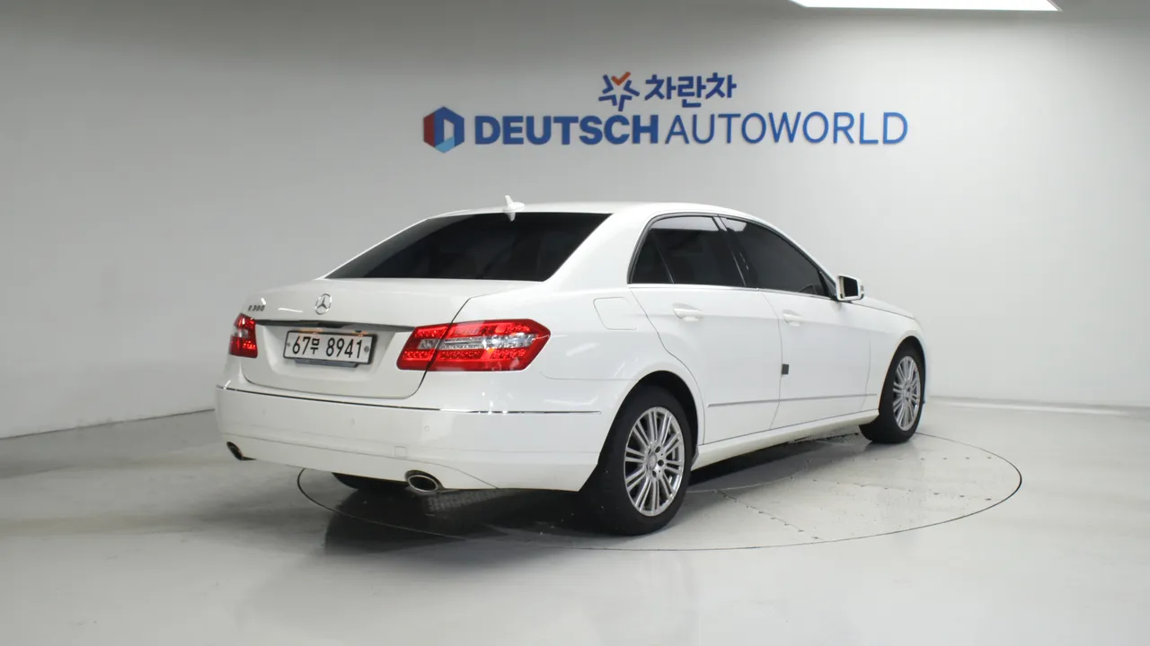 Mercedes-Benz E-klasse — miniaturë 2