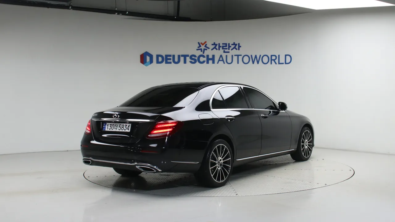 Mercedes-Benz E-klasse — miniaturë 2