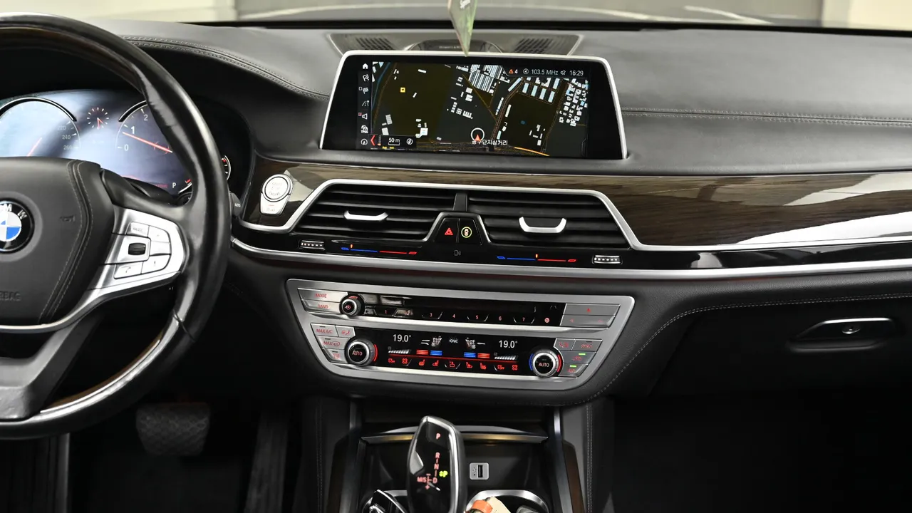BMW 7er — miniaturë 14