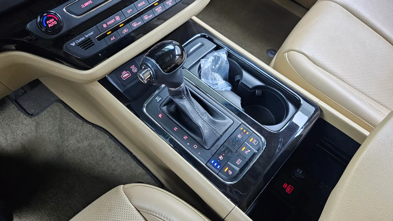 Kia Carnival — miniaturë 9