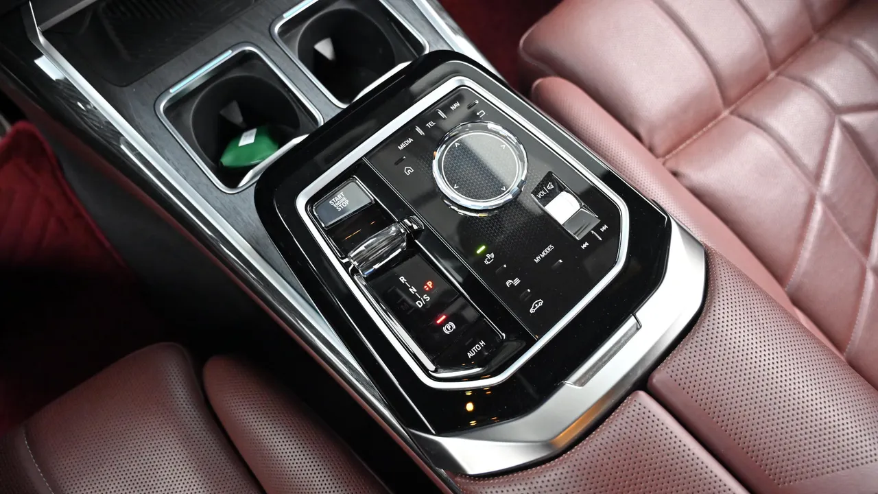 BMW 7er — miniaturë 25