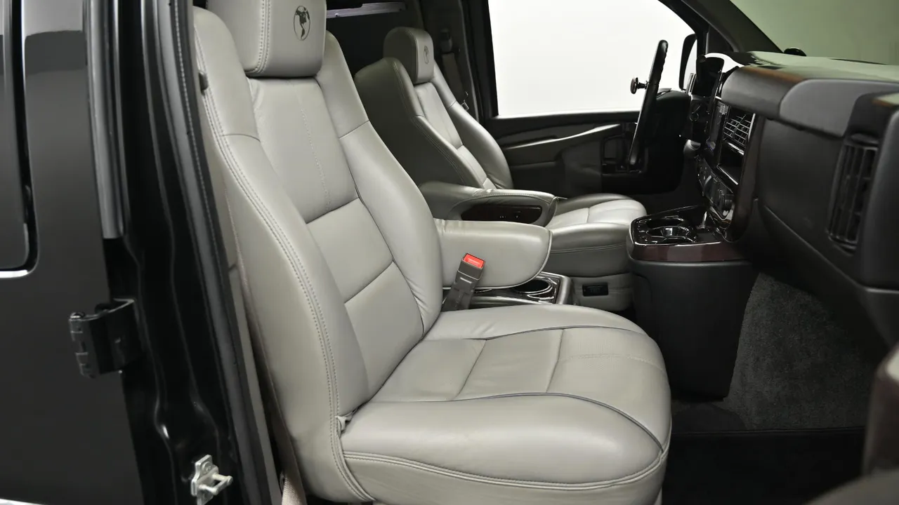 Chevrolet Express — miniaturë 10