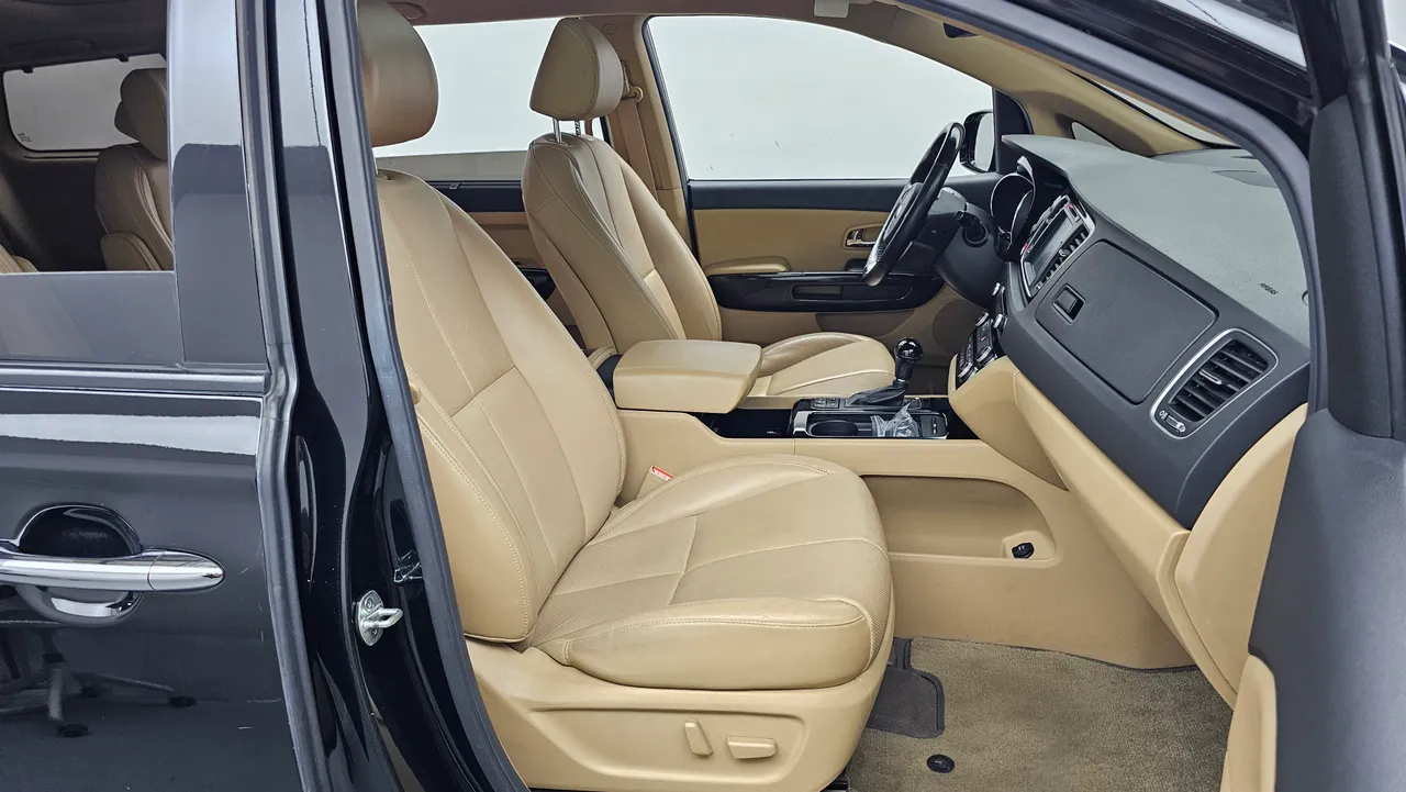Kia Carnival — miniaturë 10