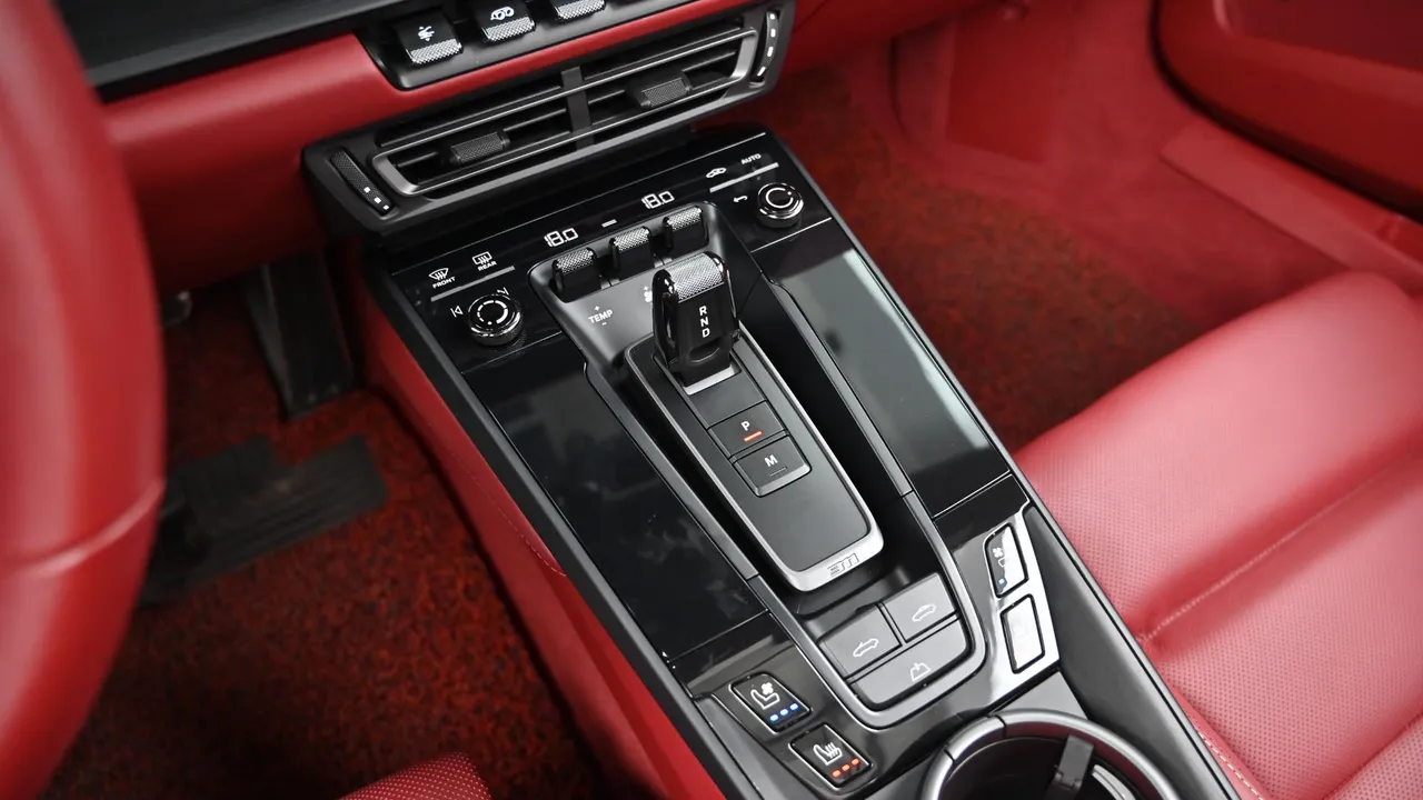 Porsche 911 (992) Carrera 4 GTS Cabriolet