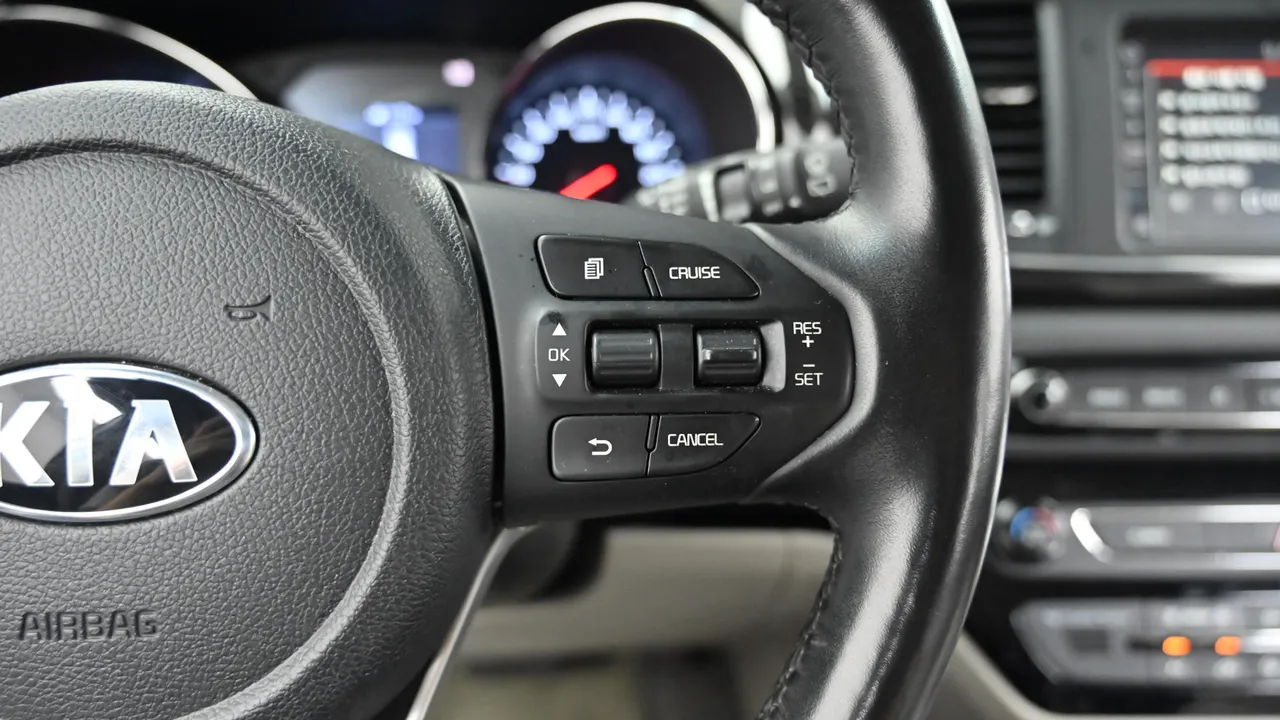 Kia Carnival — miniaturë 17