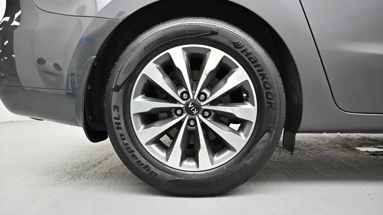 Kia Carnival — miniaturë 27
