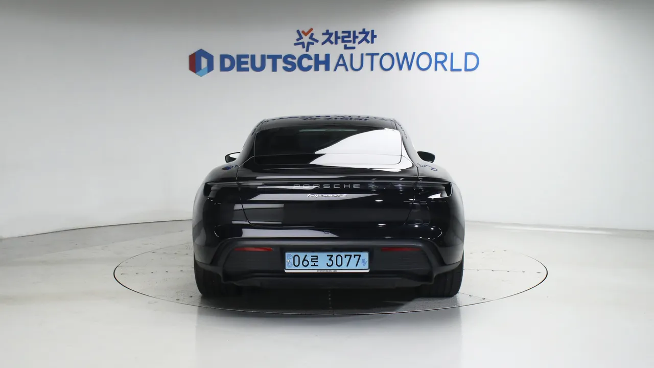 Porsche Taycan — miniaturë 4