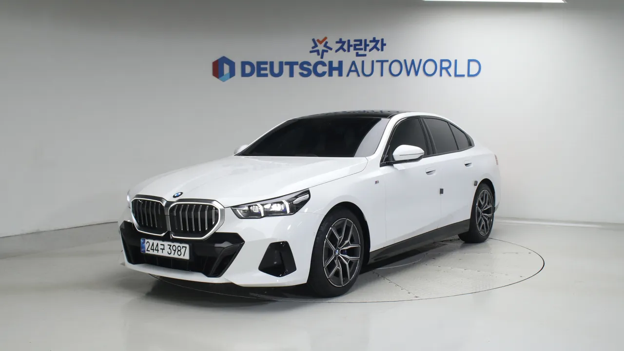 BMW 5er 520i M Sport — foto 1