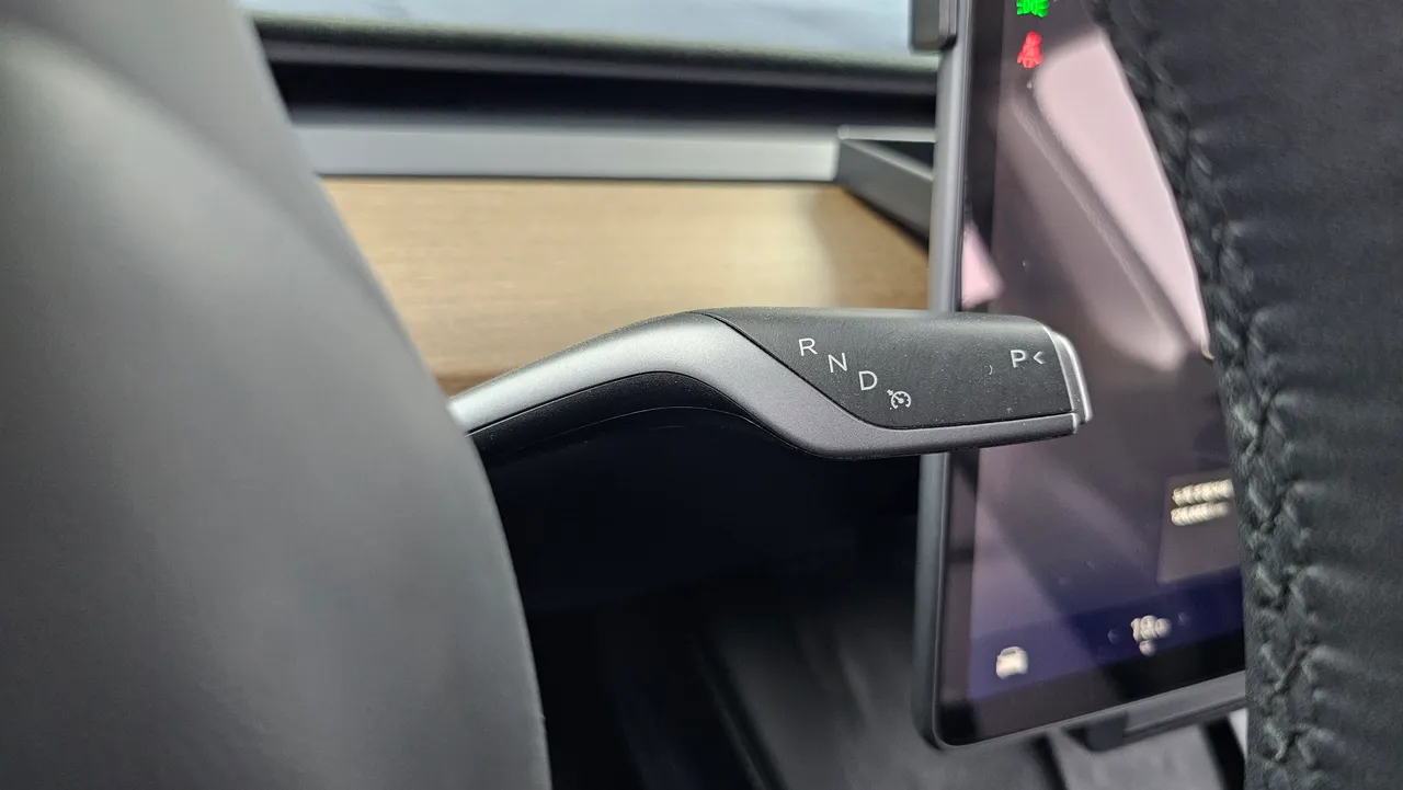 Tesla Model Y — miniaturë 9