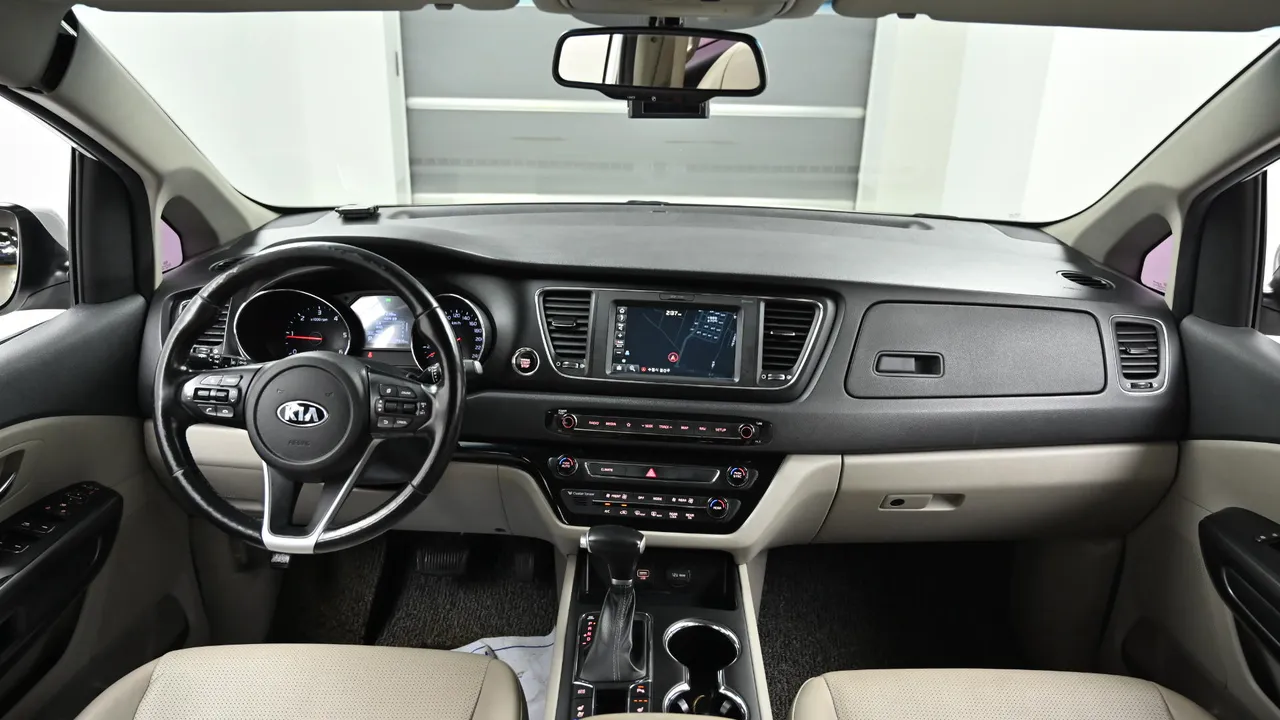 Kia Carnival — miniaturë 7