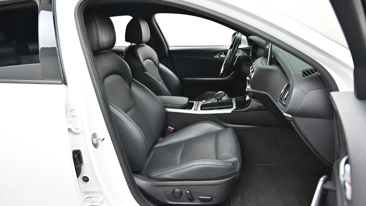Kia Stinger — miniaturë 10