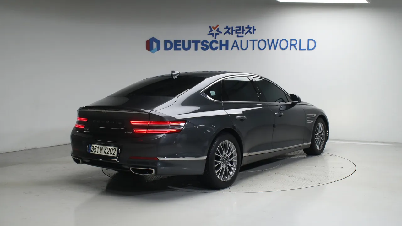 Genesis G80 — miniaturë 2