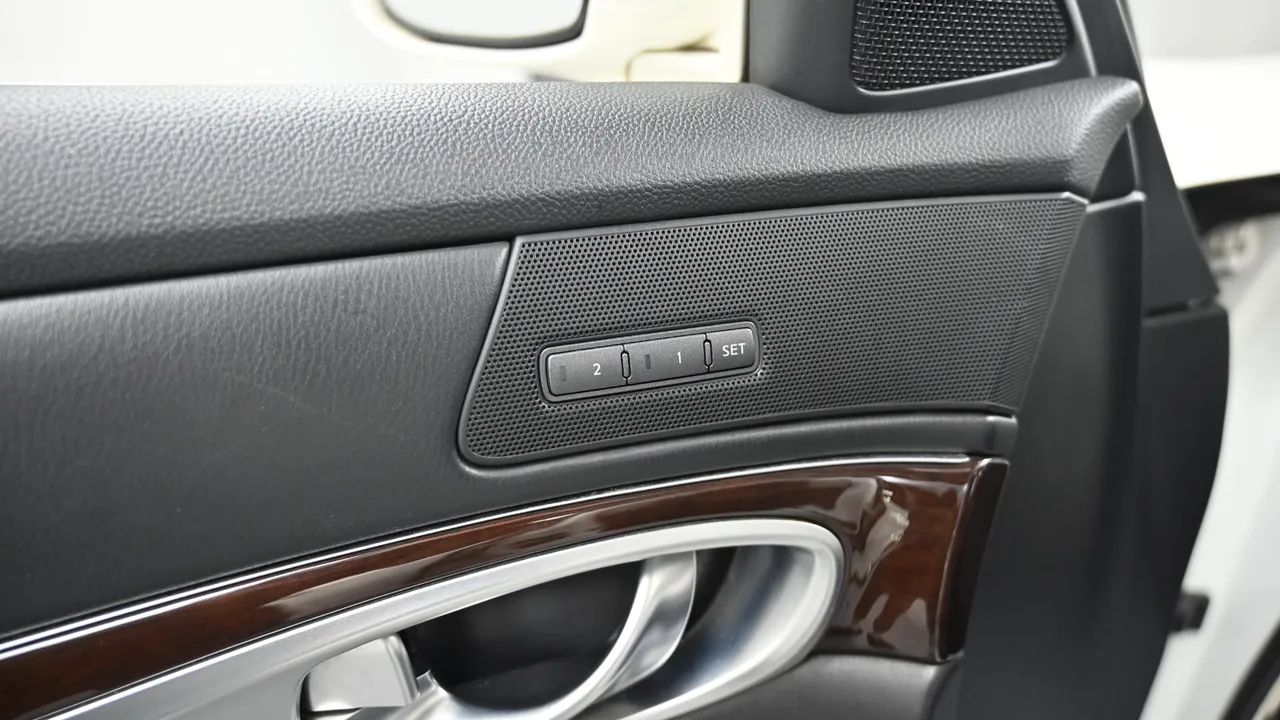 Infiniti M — miniaturë 17