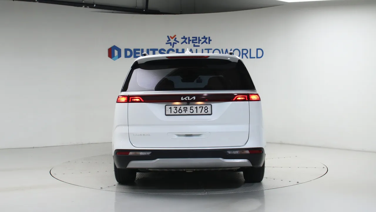 Kia Carnival — miniaturë 4