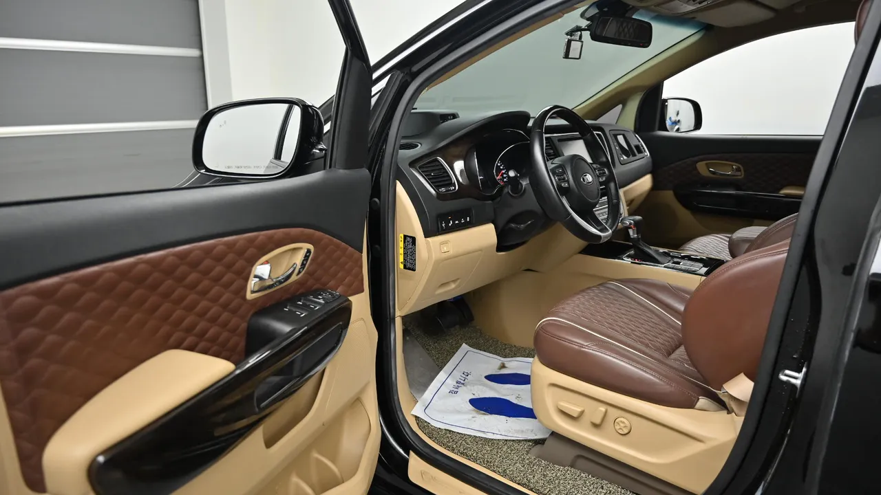 Kia Carnival — miniaturë 11