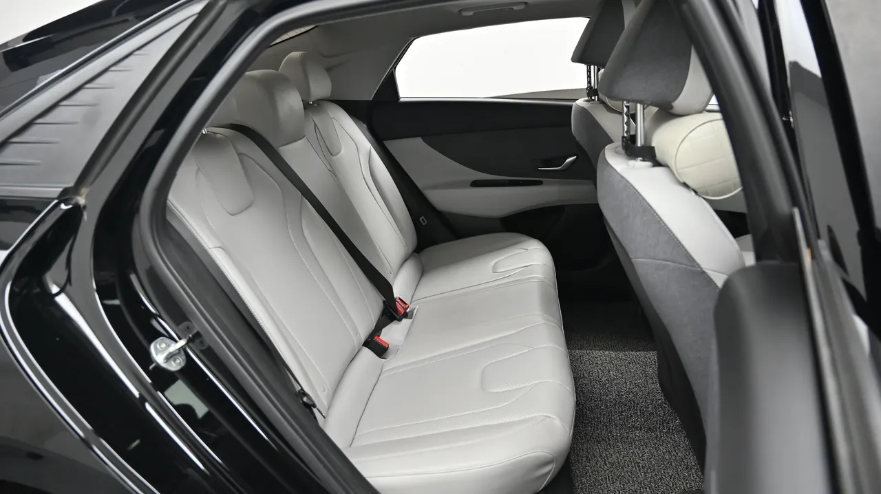 Hyundai Avante — miniaturë 12
