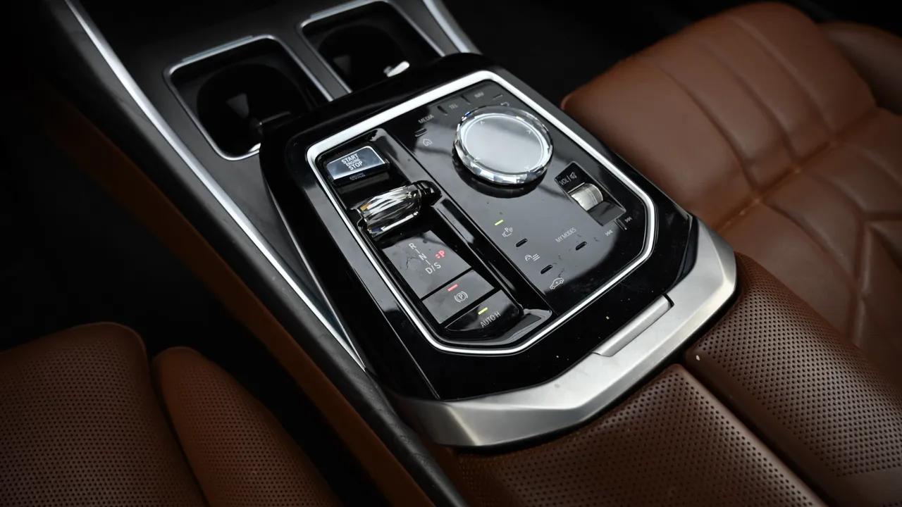 BMW 7er — miniaturë 9