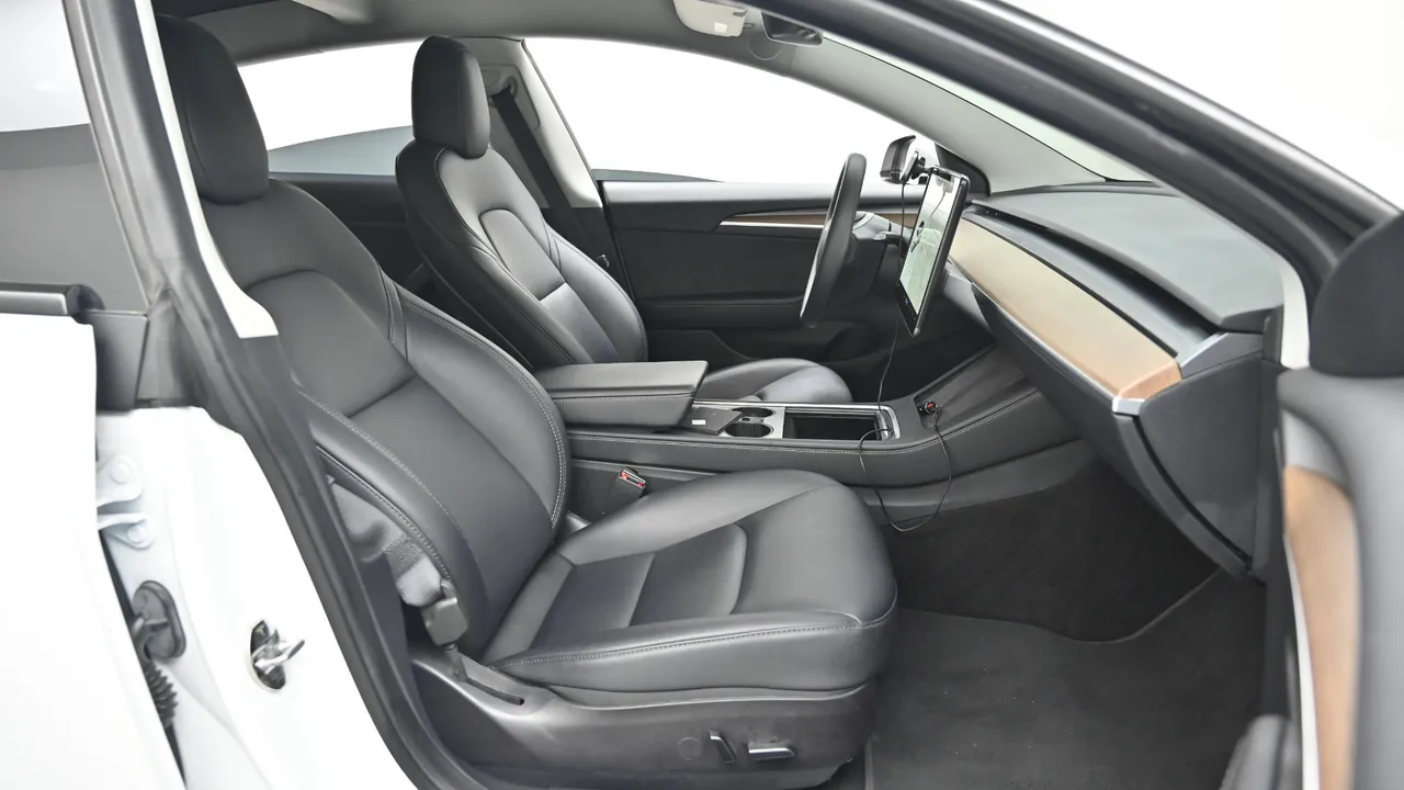 Tesla Model 3 — miniaturë 10