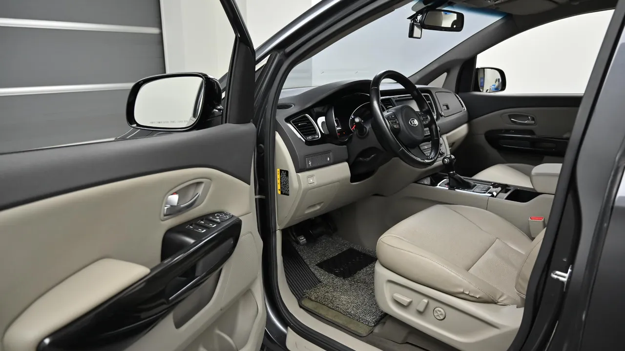 Kia Carnival — miniaturë 29