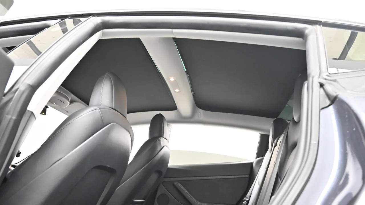 Tesla Model 3 — miniaturë 18