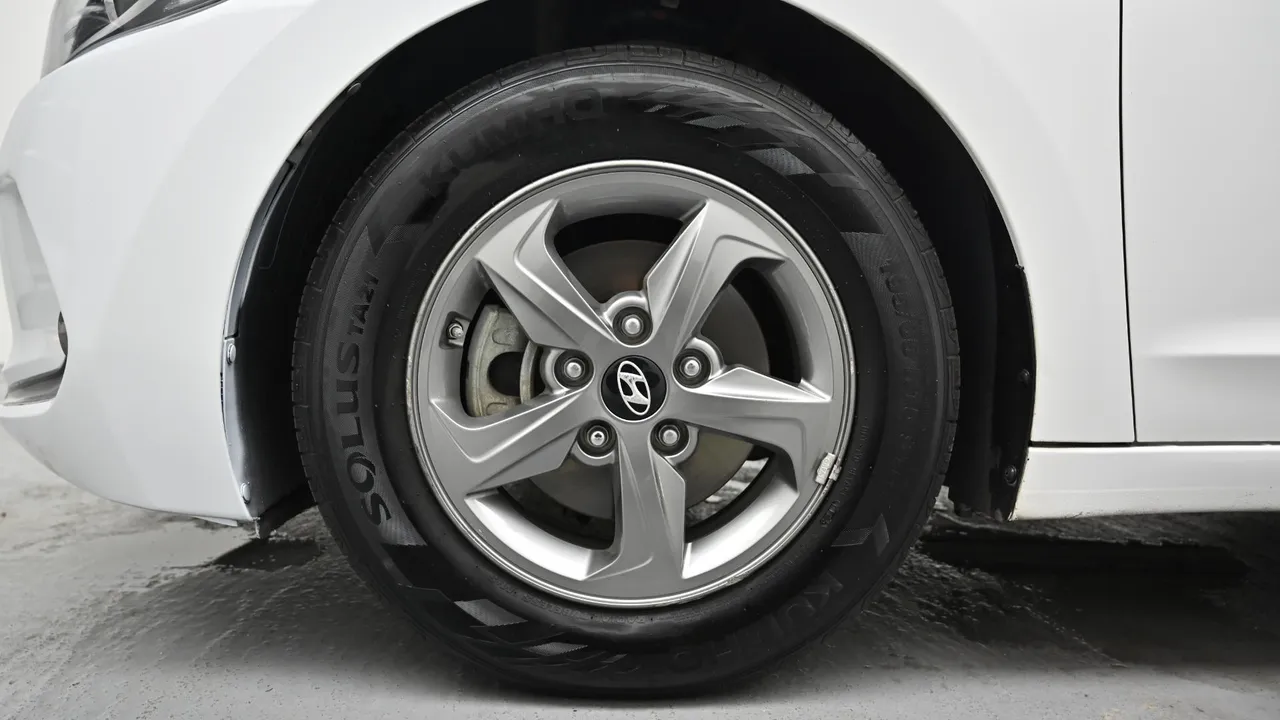 Hyundai Avante — miniaturë 5