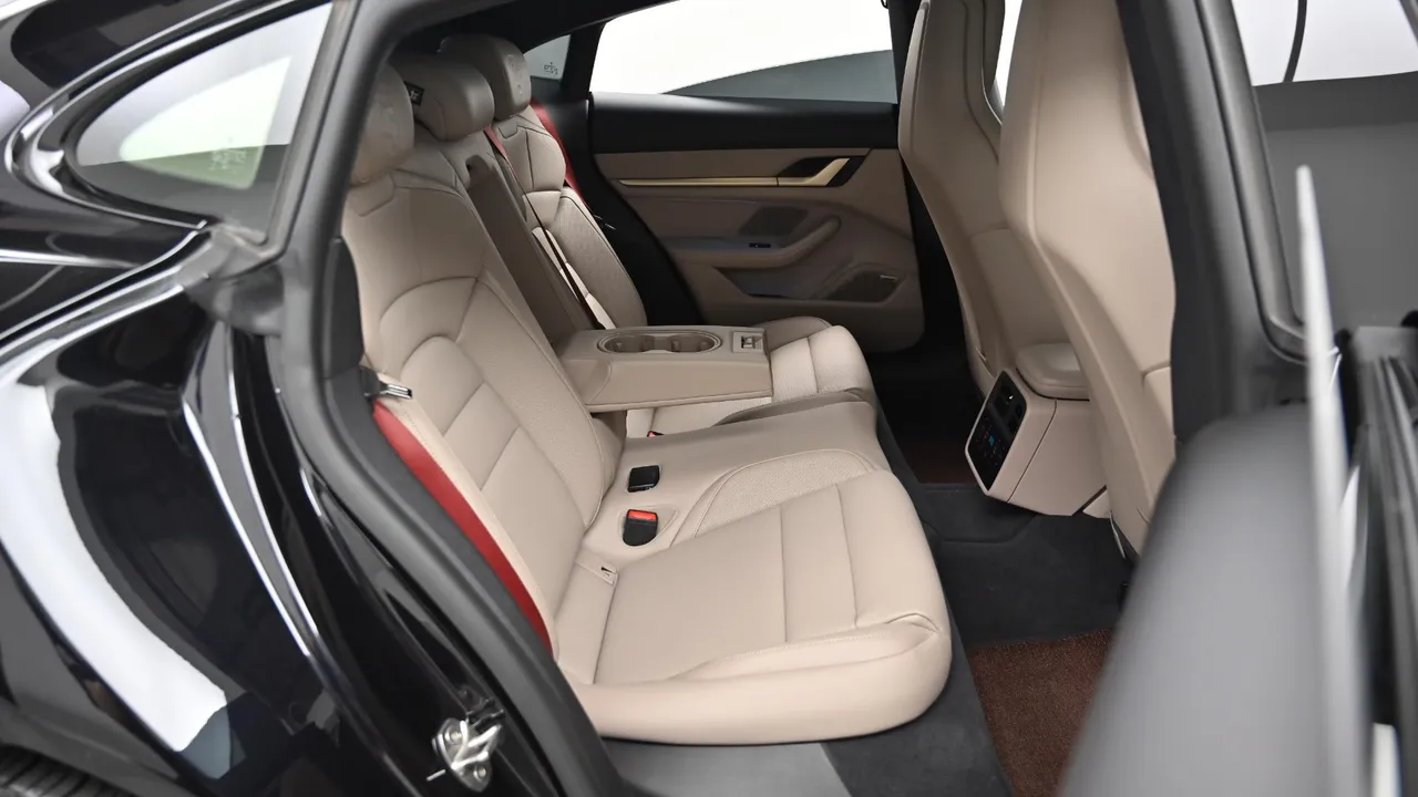Porsche Taycan — miniaturë 21