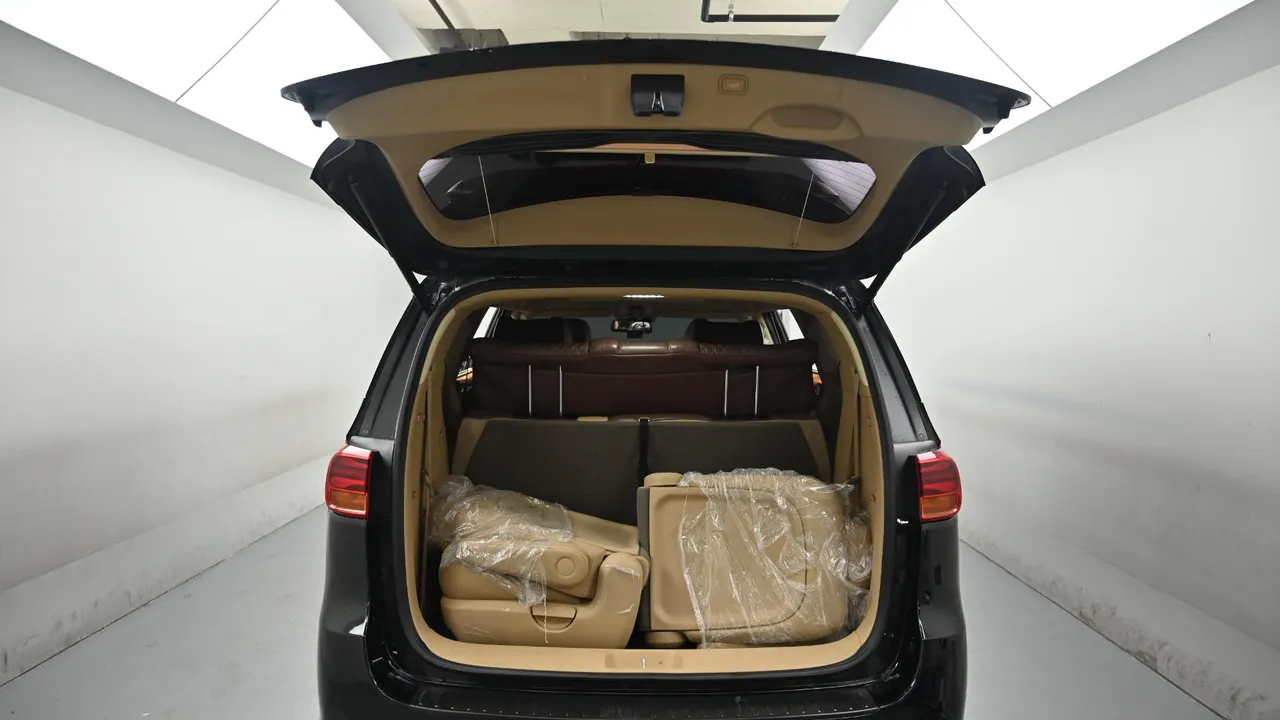 Kia Carnival — miniaturë 19