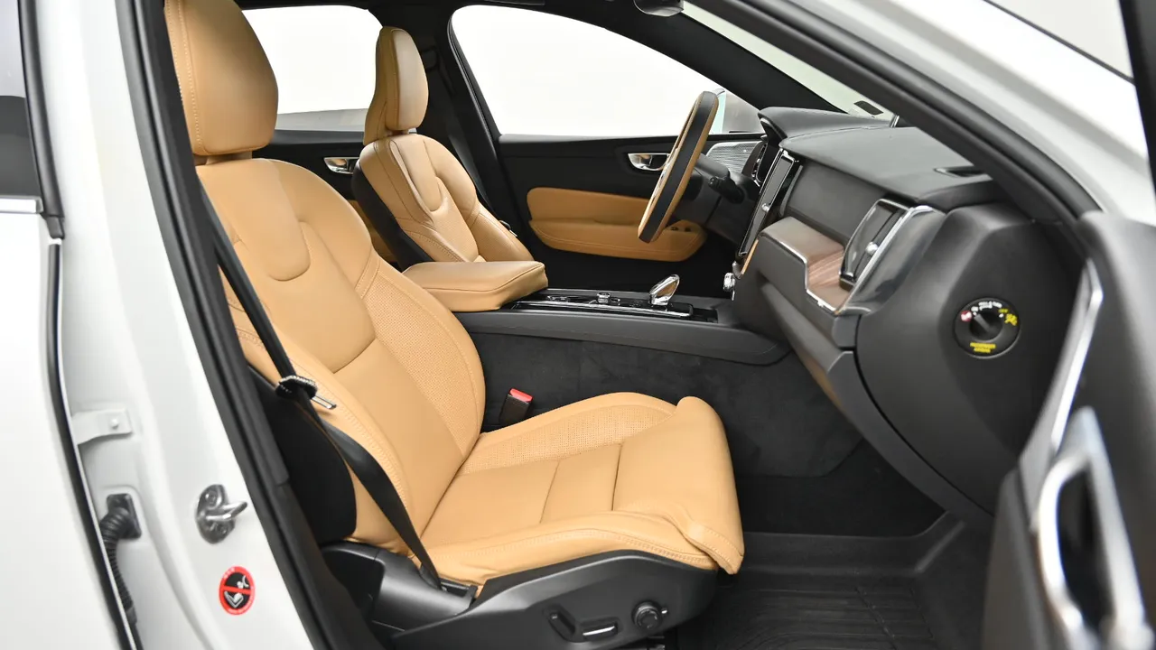 Volvo XC60 2nd Generation B6 Ultimate Bright