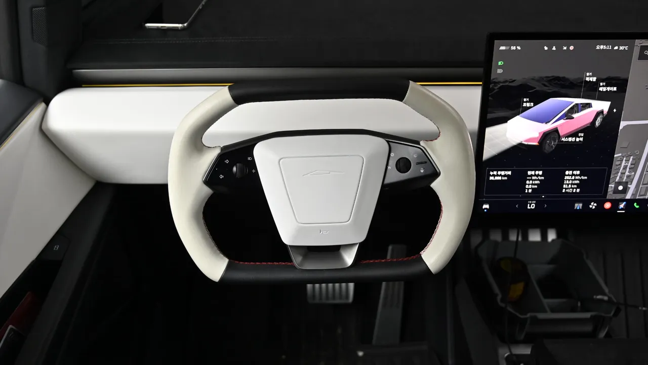 Tesla Cybertruck — miniaturë 13