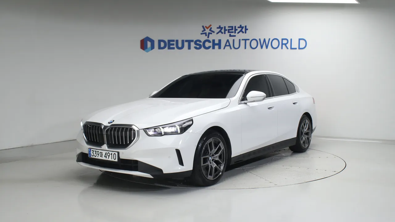 BMW 5 Series (G60) 520i