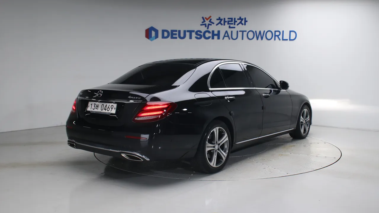 Mercedes-Benz E-klasse — miniaturë 2