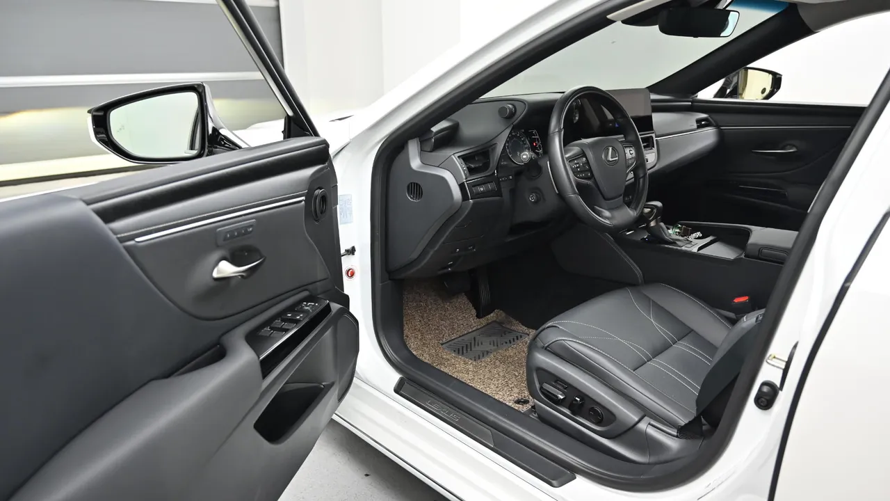 Lexus ES — miniaturë 11