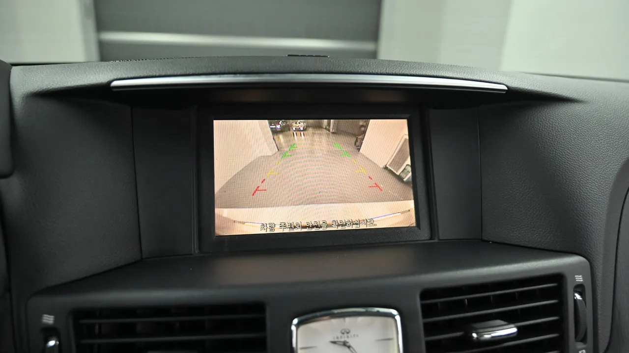 Infiniti M — miniaturë 15