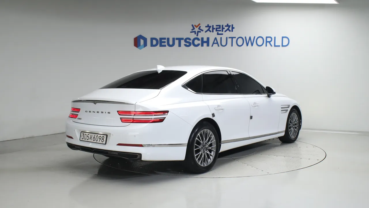 Genesis G80 — miniaturë 2