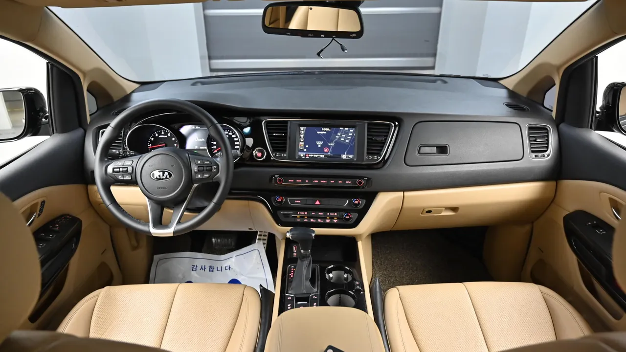 Kia Carnival — miniaturë 7