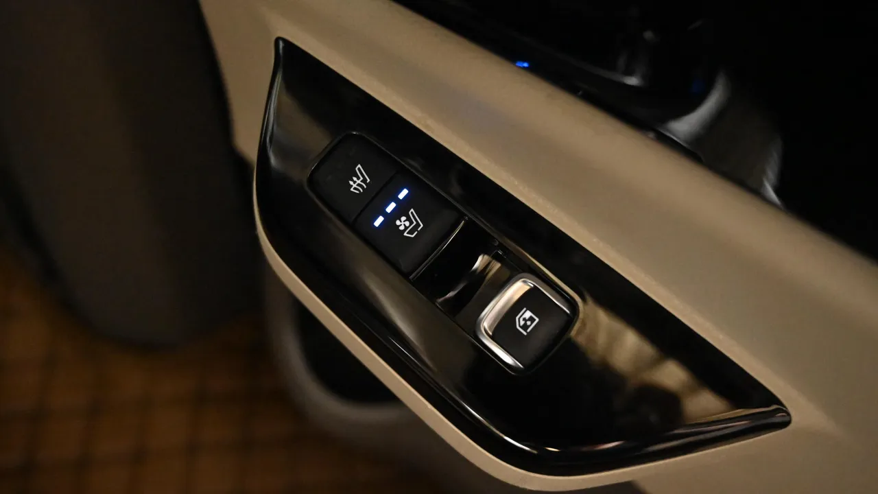 Kia Carnival — miniaturë 16