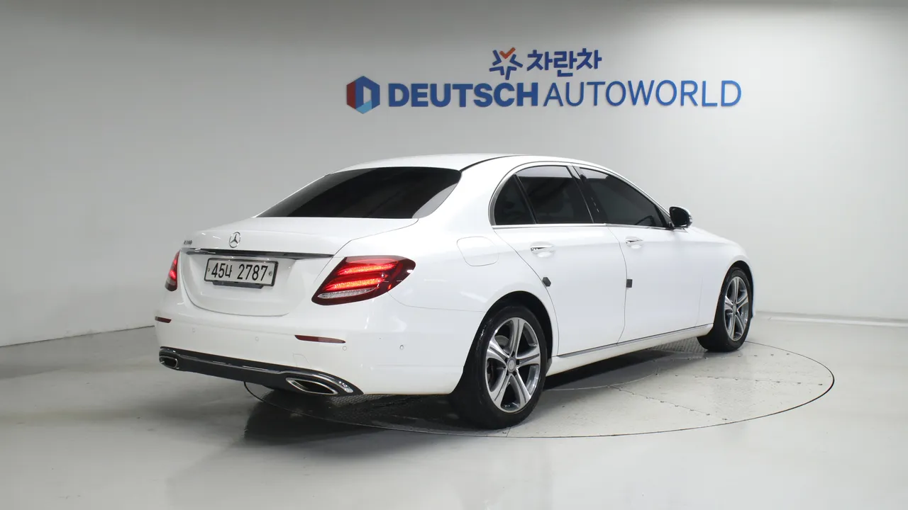 Mercedes-Benz E-klasse — miniaturë 2