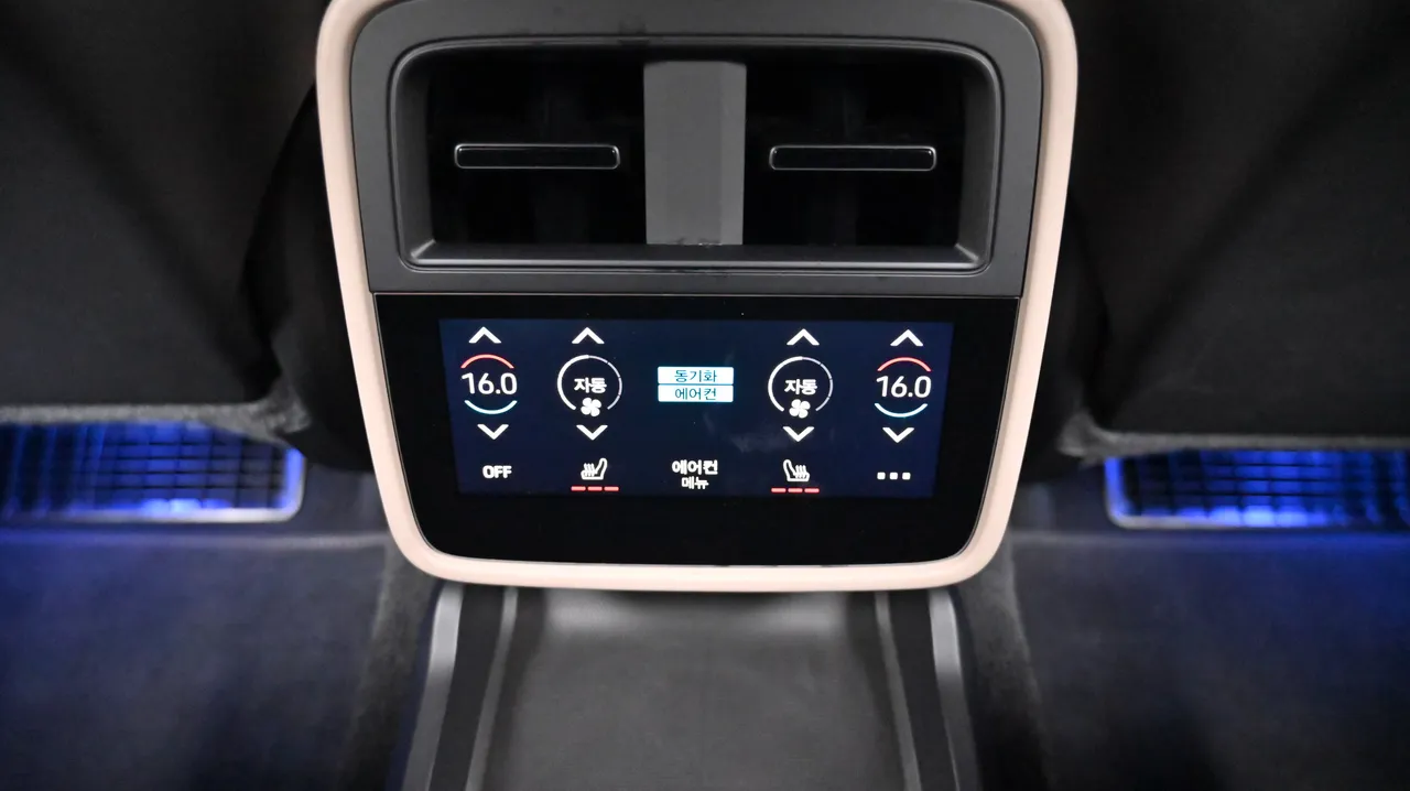Porsche Taycan — miniaturë 16