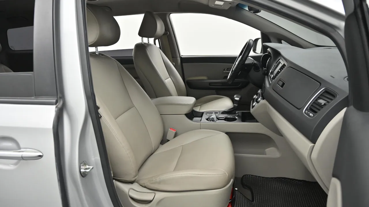 Kia Carnival — miniaturë 10