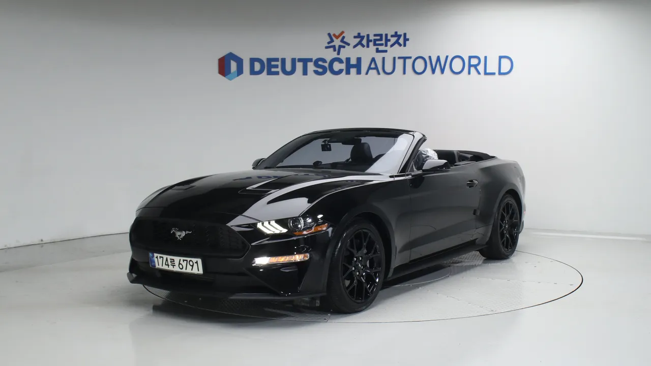 Ford Mustang 컨버터블 — foto 1