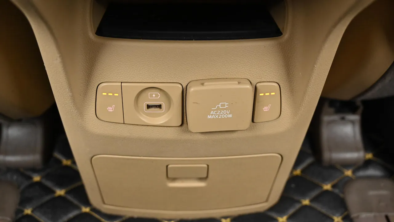 Kia Carnival — miniaturë 34