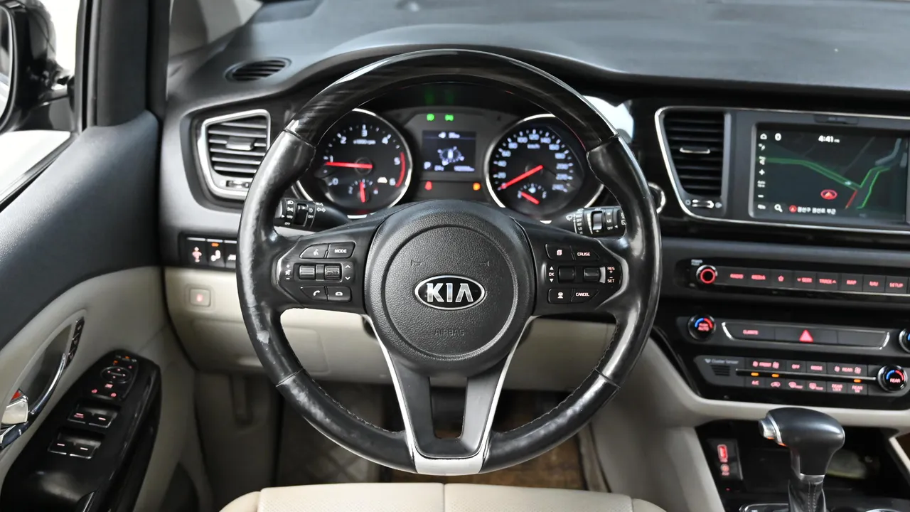 Kia Carnival — miniaturë 13