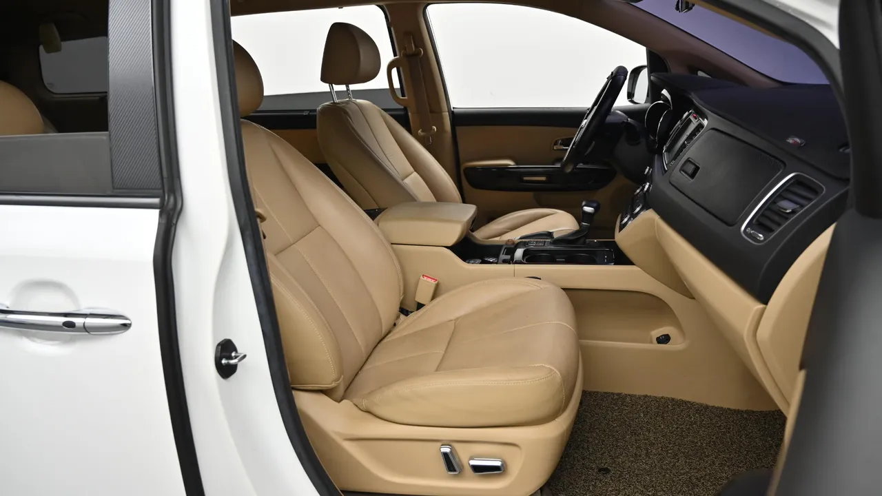 Kia Carnival — miniaturë 10