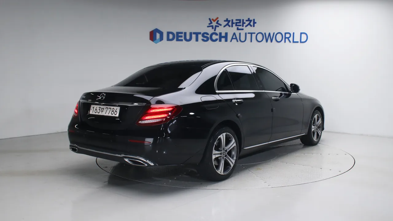 Mercedes-Benz E-klasse — miniaturë 2