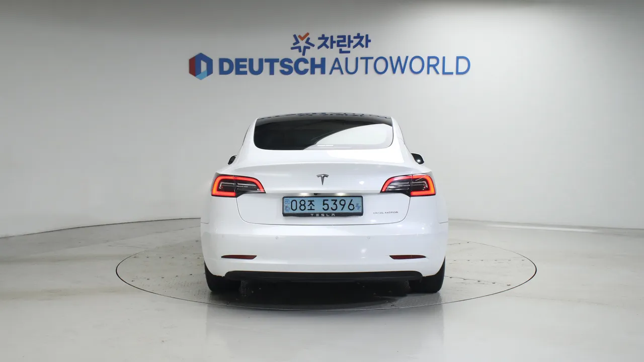 Tesla Model 3 — miniaturë 4