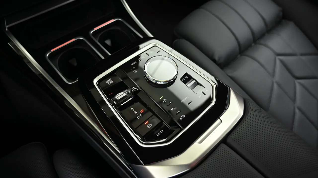 BMW 7er — miniaturë 9
