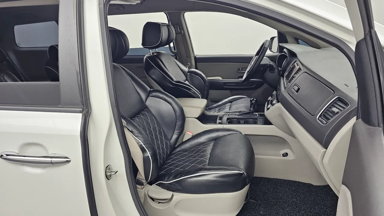 Kia Carnival — miniaturë 10